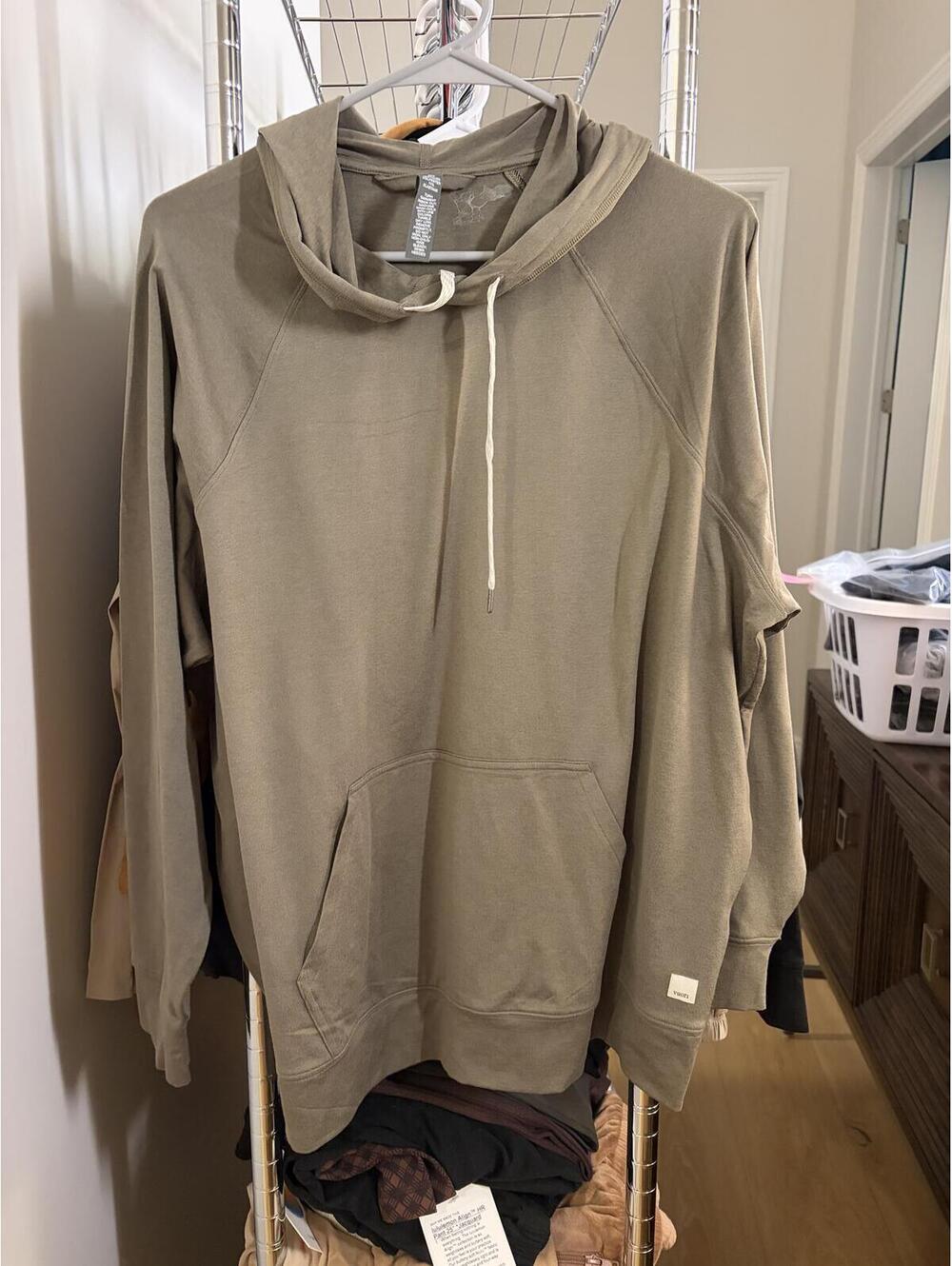 Vuori Pullover Hoodie size M